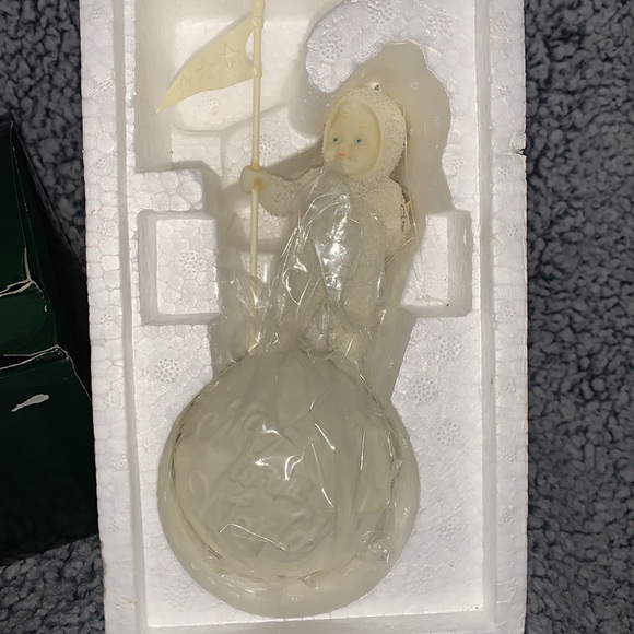 Snowbabies “Joy to the World” Bisque Ornament in Box - Picture 4 of 8